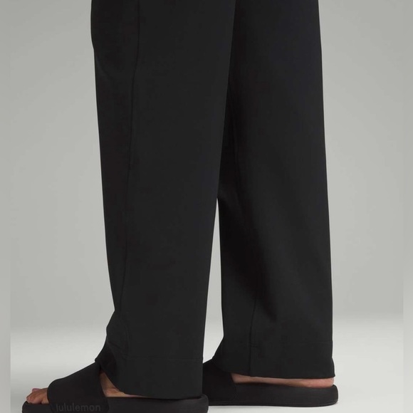 Lululemon Luxtreme Mid-Rise Straight-Leg Trouser Black
size M Women’s - Picture 8 of 10